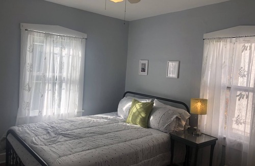 Germantown Apartment | Cozy Germantown Haven walking distance to many restaurants