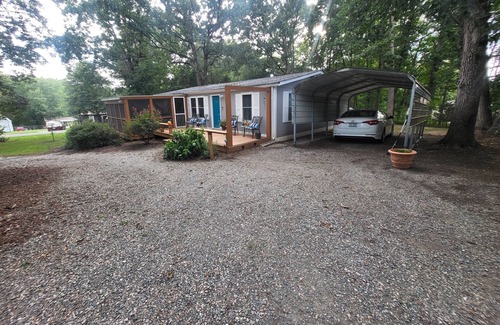 Powhatan House | Cozy Get-A-Way in Neighborhood On 3 Lakes, With Fishing Docks, Firepit, Kayaks