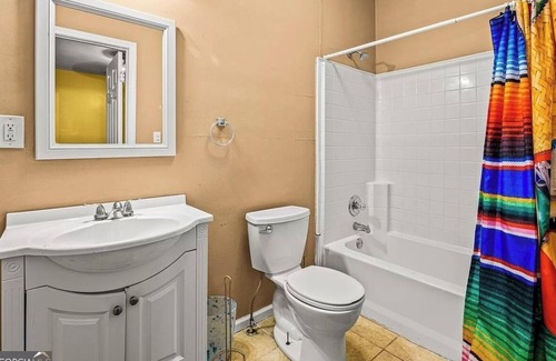 Collier Heights House | Cozy Get Away