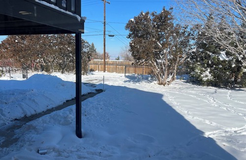 Helena Apartment | Cozy Getaway: Walk to downtown & trails, w/large gated yard for dog, fireplace