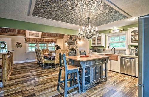 Branson House | Cozy glam Branson area private pool/hot tub
