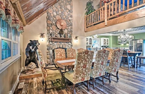 Branson House | Cozy glam Branson area private pool/hot tub