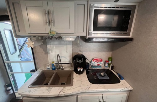 Fernandina Beach House | Cozy Glamper that sleeps 6 in a great location!