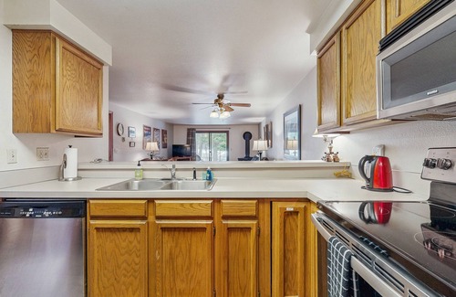 McCall Condo | Cozy Golf-View Condo with Pools, Hot Tub & Gym - Nearby Ski & Lake Access