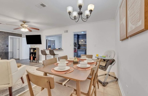 Midtown House | Cozy, Group and Family-Friendly 4-bedroom house in Savannah