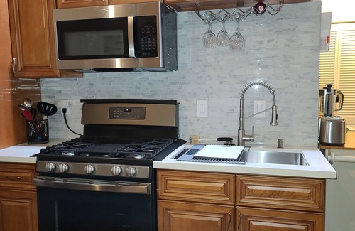 Upland House | Cozy Guest Home, Ideally Located, Driveway Parking