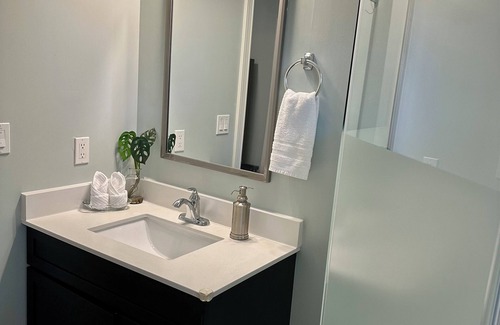 Gordon Head Bed & Breakfast | Cozy Guest house near UVIC