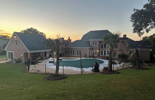 Conyers House | Cozy guest house with pool a table and a swimming pool.
