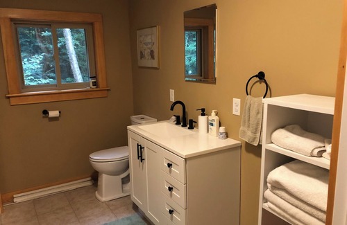 Falmouth Cabin | Cozy guest house with beach rights on quiet Highland Lake