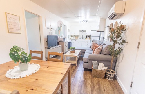 Bethel-Danebo House | Cozy Guesthouse Close to Parks, 20 min to U of O , 8 min to Airport