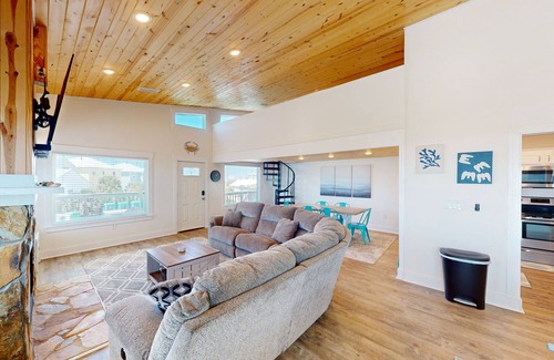 Cape San Blas House | Cozy Gulf-View Beach House w/Foosball, Patio, AC & Washer/Dryer – Pets Welcome!