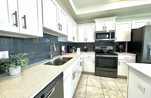 Kissimmee Apartment | Cozy Haven 2/BR 2/BA stylist Apartment close to Disney World