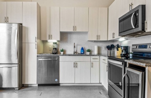 Ryan Place Apartment | Cozy Haven Steps Away from University Life