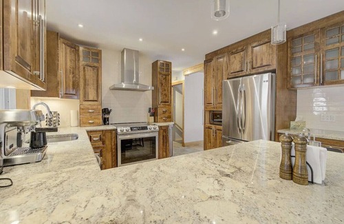 Baie-St-Paul House | Cozy Haven w/Spa & Stunning Views