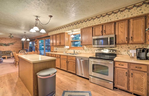 Chief Lake Cottage | Cozy Hayward Cottage w/Dock & Lakefront View
