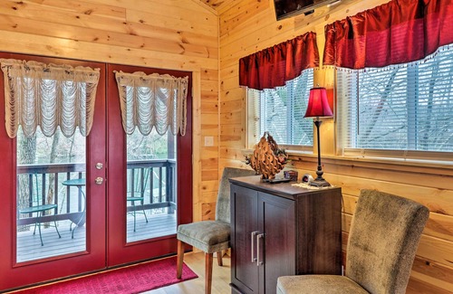 Wilburn Apartment | Cozy Heber Springs Cabin w/Deck & Dock!