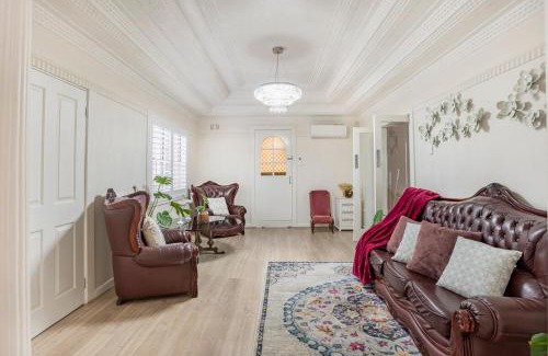 Wollongong CBD House | Cozy Heritage Home 10mins walk to Wollongong Hospital with Free Parking and Fast Internet