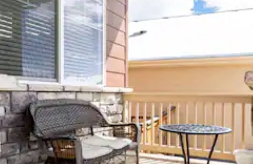 Brighton House | Cozy hideaway in Spruce: 4BR Retreat close to DIA