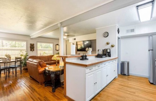 Gainesville House | Cozy Hideaway in the Duck Pond