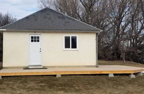Clyde Park Cottage | Cozy Hideaway with views of 3 Mountain Ranges