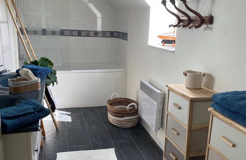 La Chapelle-Saint-Aubin Bed & Breakfast | Cozy House with Pool, Close to Le Mans, Parking Included