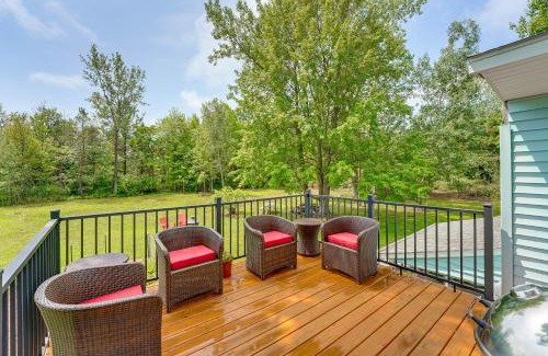 Holland Apartment | Cozy Holland Studio with Deck Near Lake Michigan!