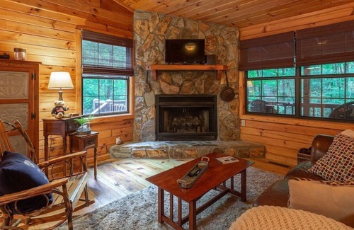 Blue Ridge Cabin | Cozy Hollow: Hot tub, fireplace, romantic getaway