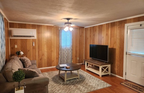 Telford House | Cozy home 5 Mins from Historic Jonesborough!
