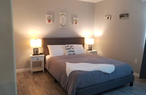 Sherwood Forest and Thistle Development House | COZY HOME 8 MINUTES to Disneyland, close Little Saigon,Beach