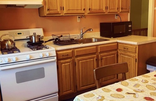 Williamsbridge House | Cozy Home Away From Your Home