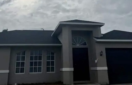 Mariner House | Cozy Home, Heated Pool, 3 bedrooms, 5 beds Family friendly!