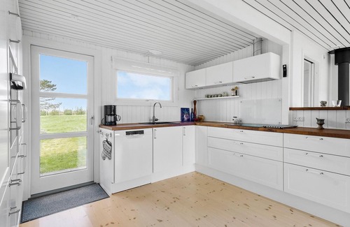 Hoeve Strand House | Cozy home in Asnæs with house sea view