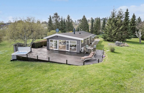 Hoeve Strand House | Cozy home in Asnæs with house sea view