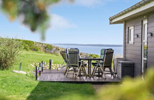 Hoeve Strand House | Cozy home in Asnæs with house sea view