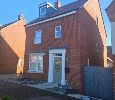 Aylesbury House | Cozy Home in Aylesbury Buckinghamshire