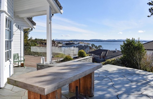 Austevoll House | Cozy home in Bakkasund with kitchen