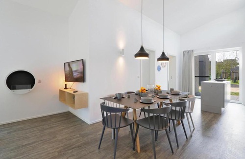 Lembruch House | Cozy Home In Lembruchdümmer See
