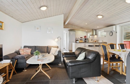 Nørre Lyngby House | Cozy home in Løkken with kitchen