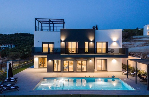 Jakisnica House | Cozy home in Lun with sauna