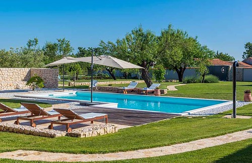 Skabrnja House | Cozy home in Prkos with WiFi