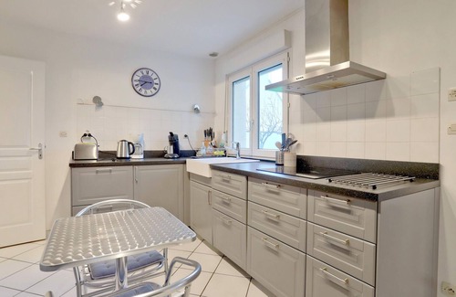 Quettehou House | Cozy home in Quettehou with WiFi