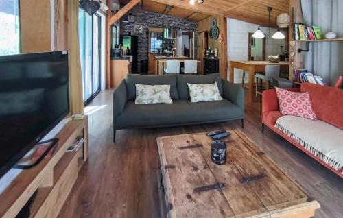 Roquemaure House | Cozy Home In Roquemaure