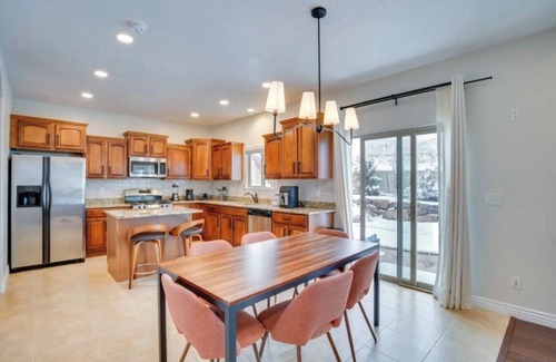 Saratoga Springs House | Cozy Home in Saratoga Springs