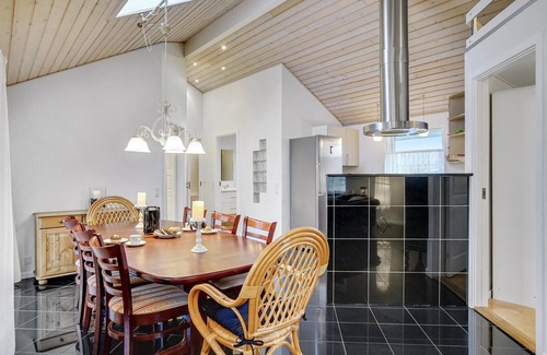 Store Kongsmark House | Cozy home in Slagelse with kitchen