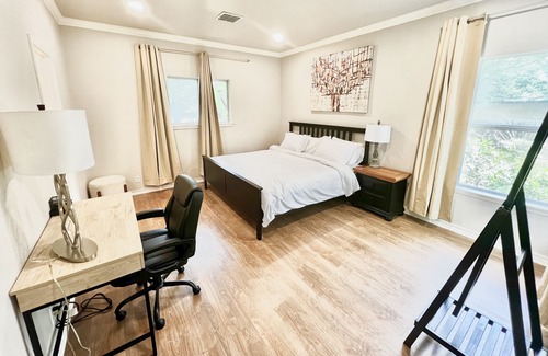 Southhampton Hills House | Cozy Home in South Austin with a Grill - 15 min from Downtown