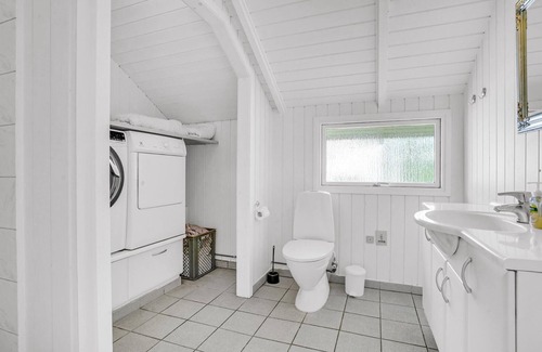 Bøtø By House | Cozy home in Væggerløse with sauna