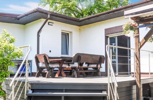 Nowe Warpno House | Cozy home in Warnoleka with WiFi