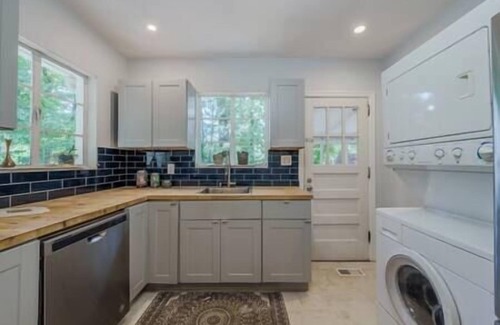 East Point House | Cozy Home Near ATL Airport: 2-Bedrooms, 2-Beds + 1-Futon