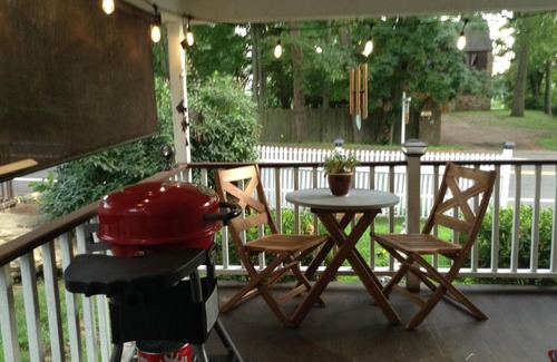 Branford Cottage | Cozy Home near private beach , close to New Haven area colleges Hospitals