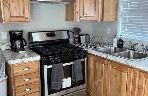 Chiloquin Cabin | Cozy home on working cattle ranch, close drive to Crater Lake, peaceful, quiet